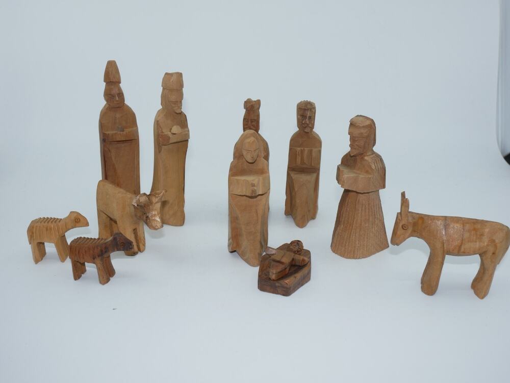 VTG 12 Piece Hand Carved Wooden Nativity Set